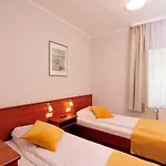 普利伊米尔酒店 3* Marcinowice
